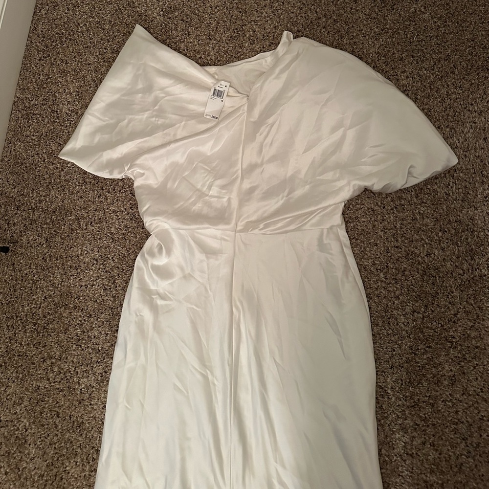 Amsale
Draped Off-The-Shoulder Midi-Dress - Picture 8 of 15